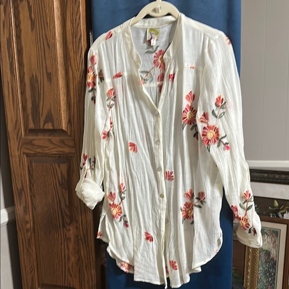 Fig and Flower Cream 3/4 Sleeve Blouse with Mandarin Collar